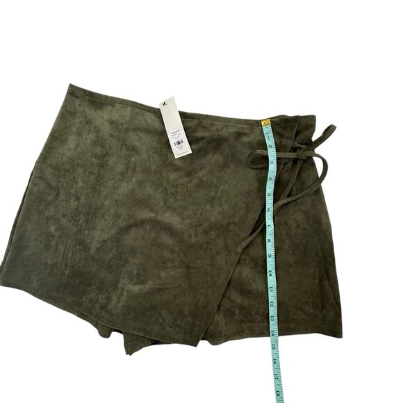 NEW Francescas Wrap it up Skirt Skort Women Large Army Green Ultra Suede Vegan - Picture 8 of 9